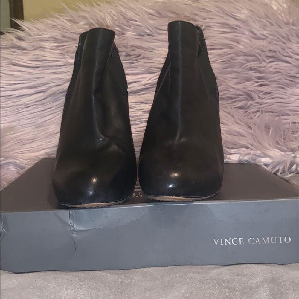 💙💖Vince Camuto leather & snakeskin boots💕 - Picture 3 of 8